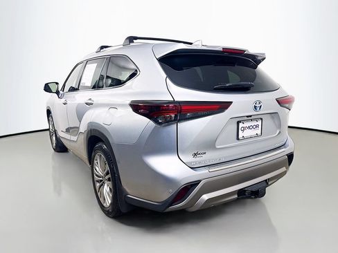 Certified 2024 Toyota Highlander Platinum AWD/4WD image 5