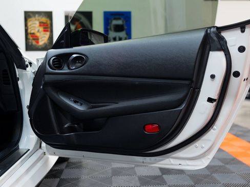Used 2023 Nissan Z w/ Floor Mat Package RWD image 23