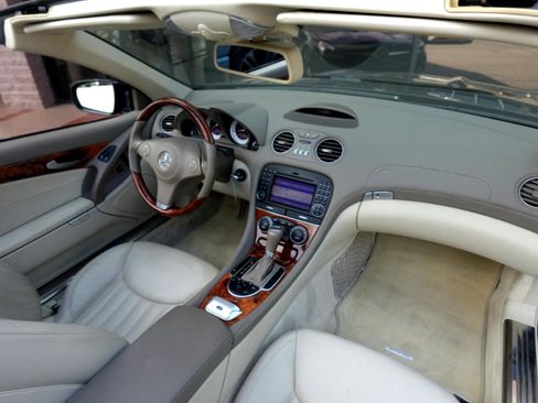 Used 2009 Mercedes-Benz SL 550 w/ Premium I Pkg image 15