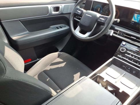 Used 2025 Hyundai Santa Fe SE FWD image 19