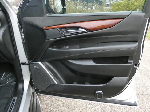 Used 2015 Cadillac Escalade ESV Luxury image 37