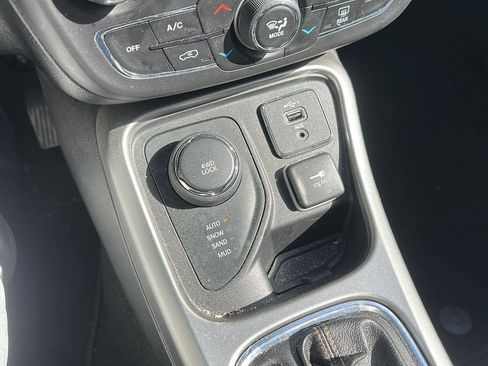 Used 2021 Jeep Compass Latitude w/ Driver Assistance Group image 18