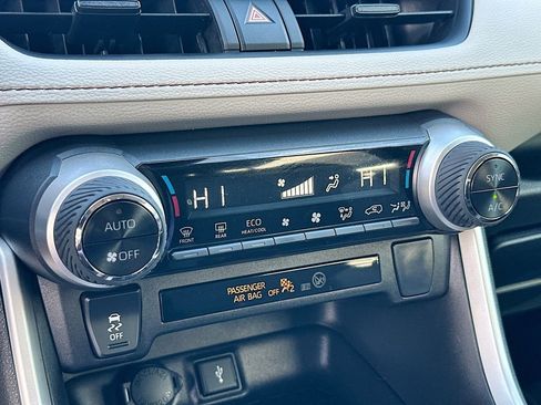 Used 2022 Toyota RAV4 XLE image 16