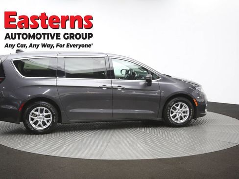Used 2023 Chrysler Pacifica Touring-L FWD image 45