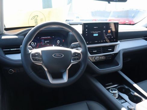 New 2025 Ford Explorer Active w/ Active Comfort Package image 2