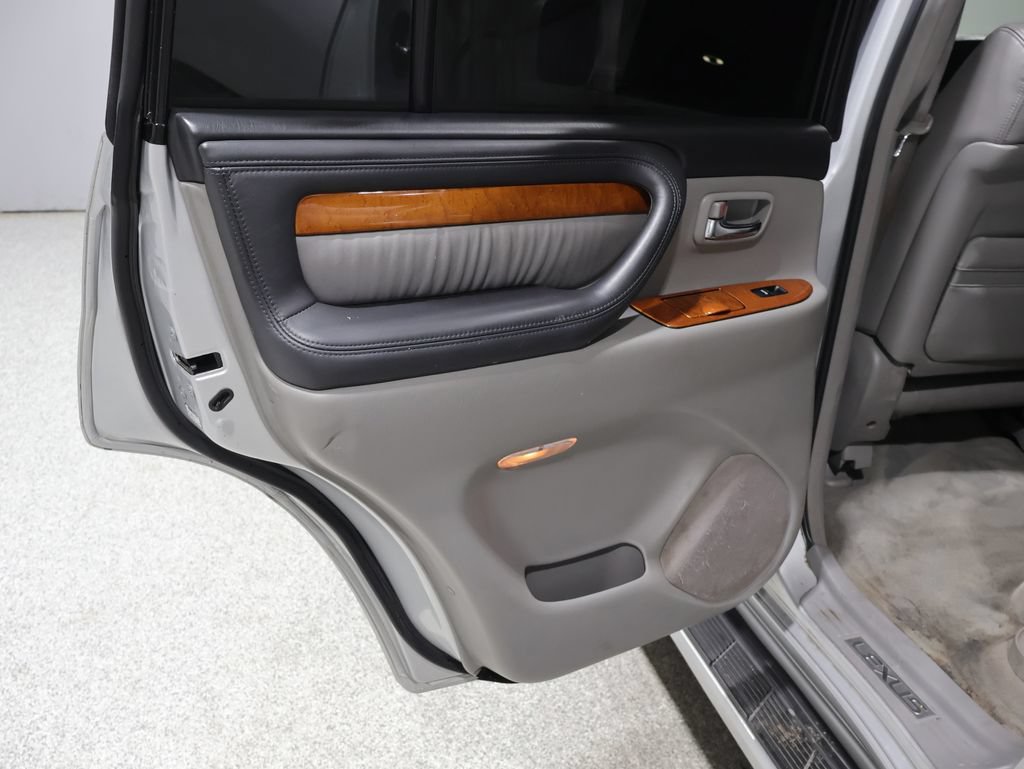 Used 2007 Lexus LX 470 4WD w/ Preferred Accessory Pkg image 19