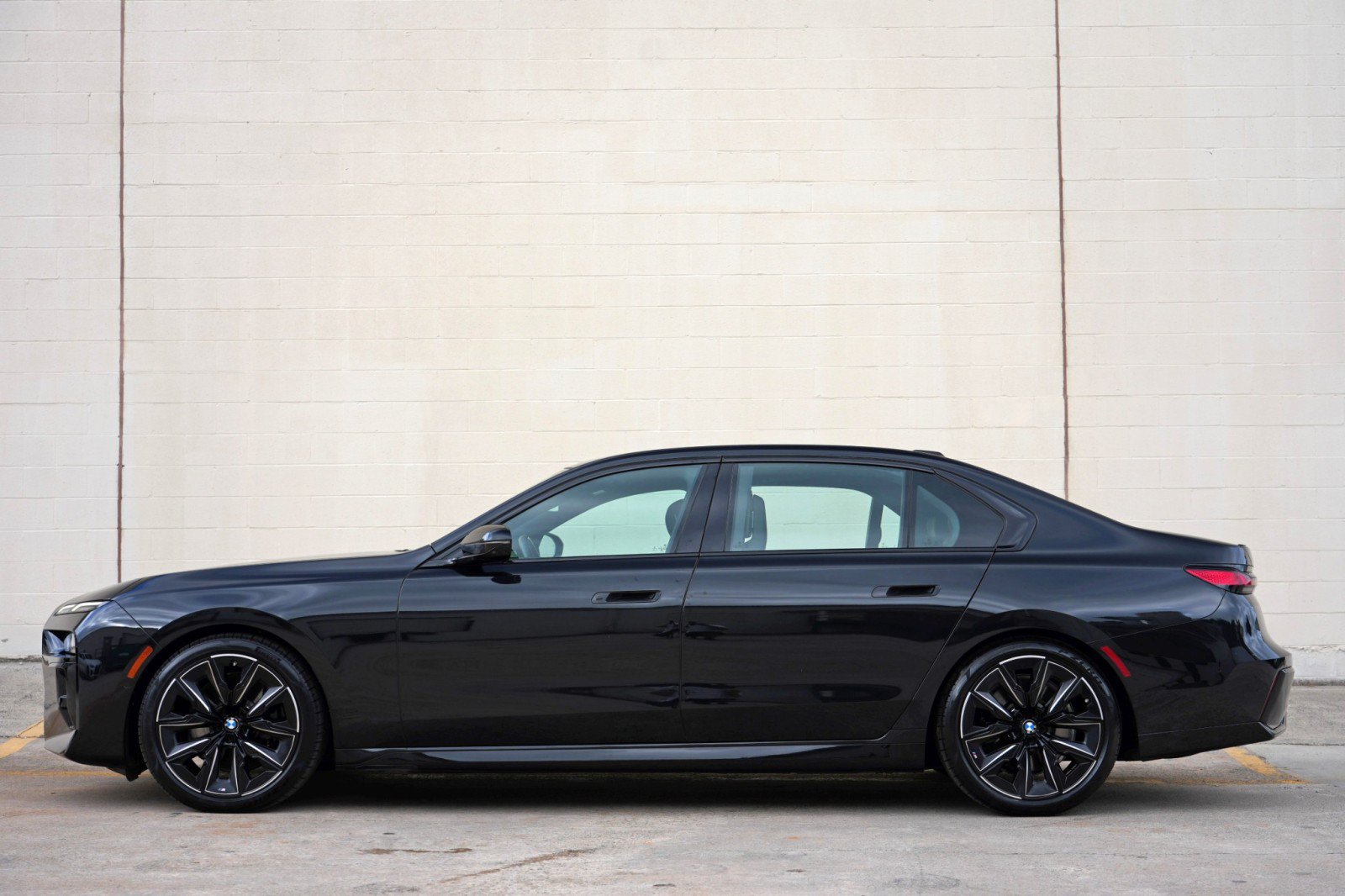 Used 2023 BMW 740i RWD image 9