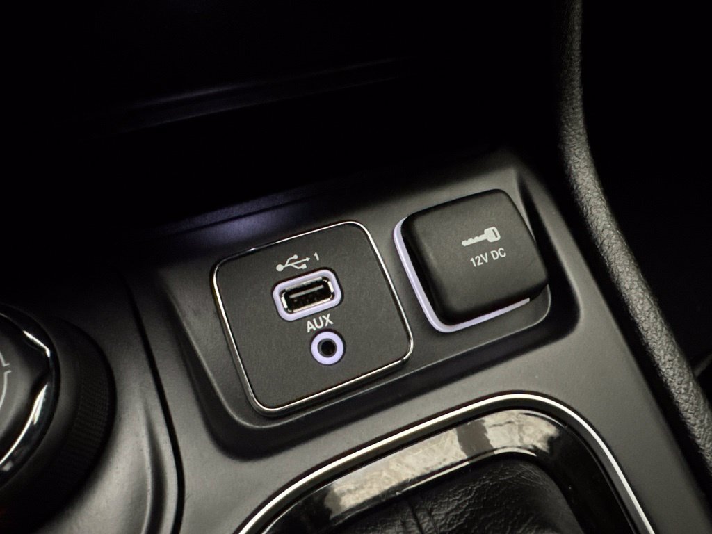 Used 2019 Jeep Cherokee Limited AWD/4WD image 39