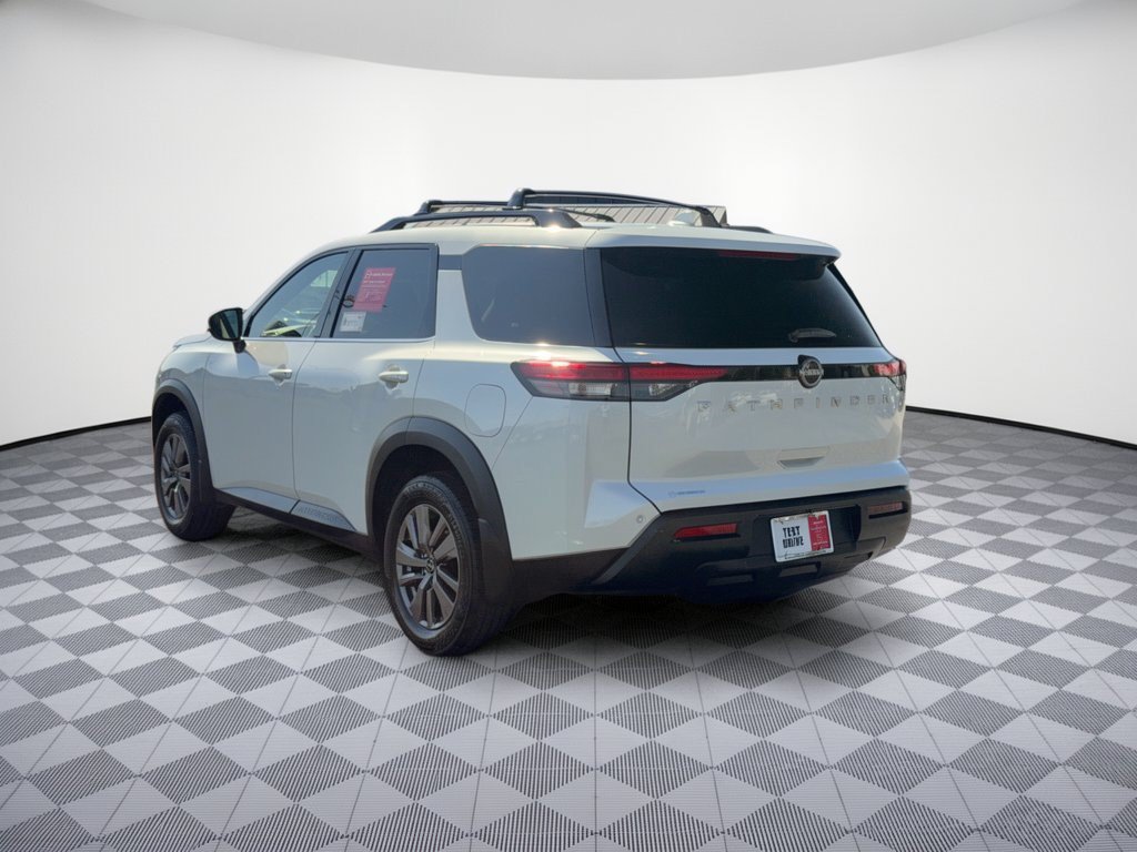 Used 2025 Nissan Pathfinder SV FWD image 5