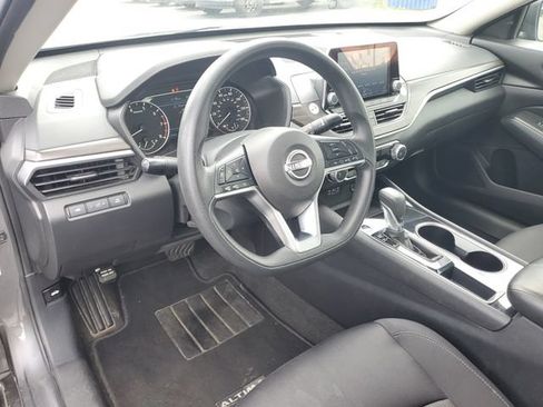 Used 2024 Nissan Altima 2.5 SV FWD image 8