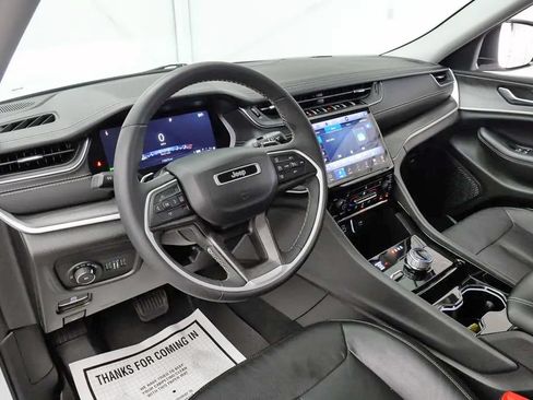 Used 2023 Jeep Grand Cherokee L Limited AWD/4WD image 11