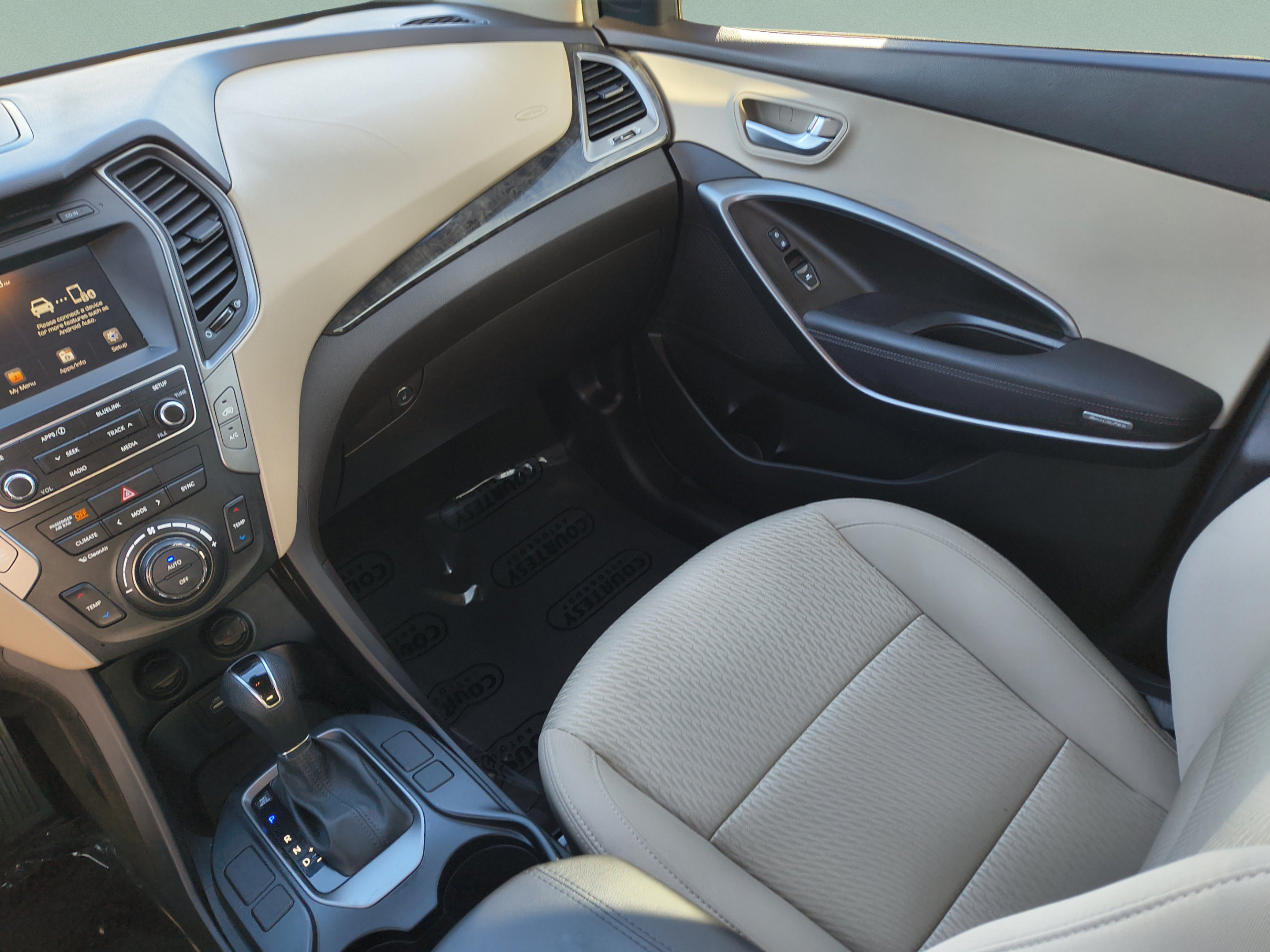 Used 2017 Hyundai Santa Fe Sport FWD image 13