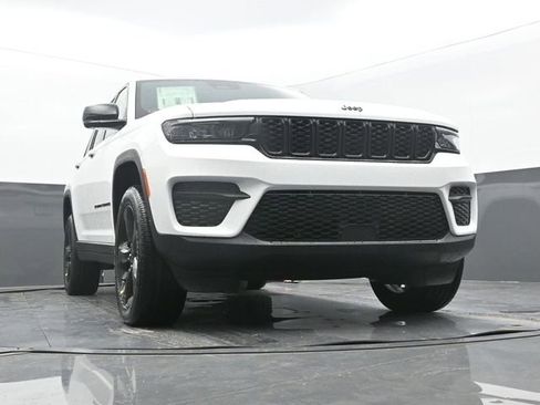 New 2025 Jeep Grand Cherokee Altitude AWD/4WD image 61