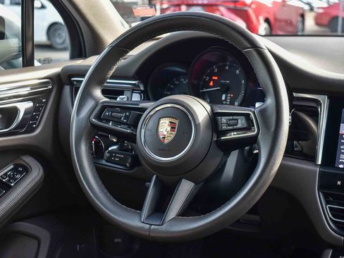 Used 2022 Porsche Macan image 14