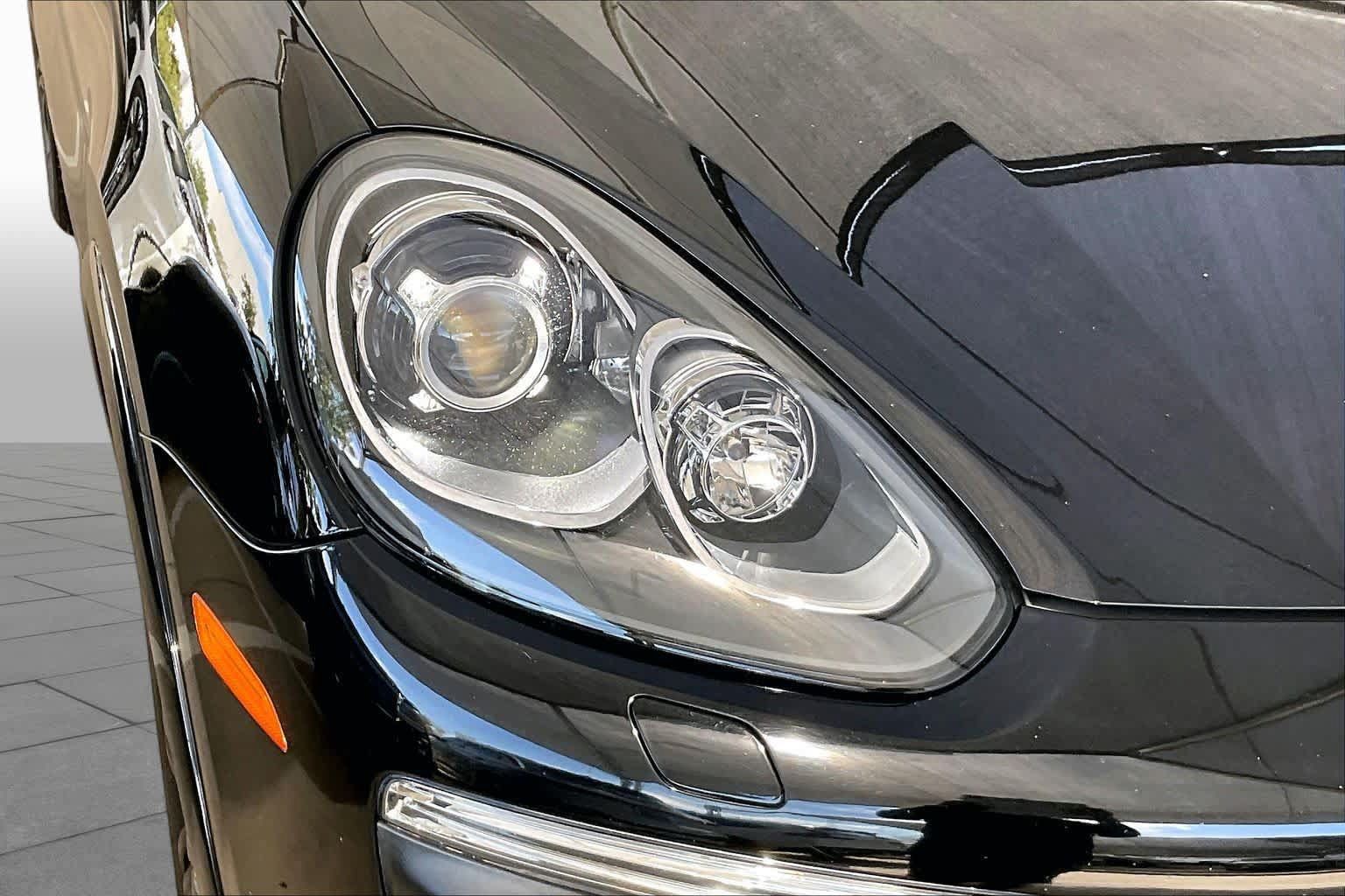 Used 2017 Porsche Cayenne Platinum Edition AWD/4WD image 27