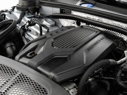 Used 2025 Porsche Macan image 30