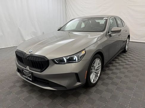 Used 2024 BMW 530i xDrive AWD/4WD image 2