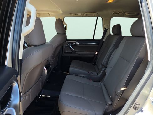 Used 2023 Lexus GX 460 Premium w/ Accessory Package AWD/4WD image 11