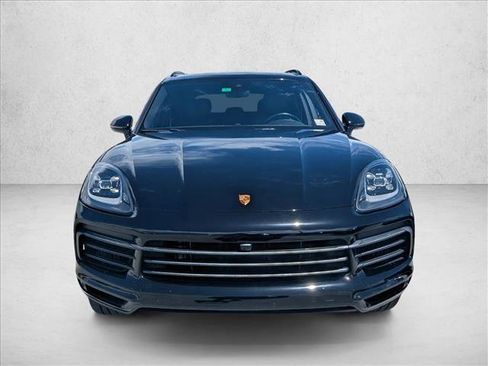 Used 2023 Porsche Cayenne image 2