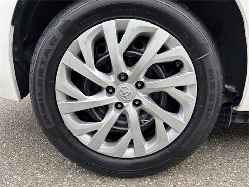 Used 2017 Toyota Corolla LE image 25