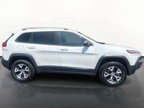 Used 2016 Jeep Cherokee Trailhawk w/ Leather Interior Group AWD/4WD image 2