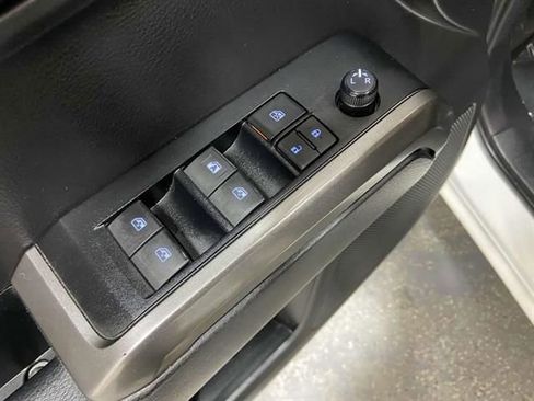 Used 2022 Toyota Tacoma SR5 image 27