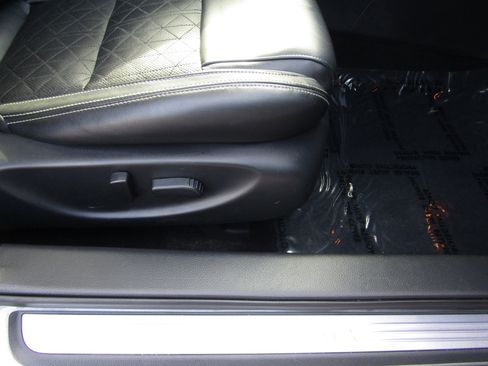 Used 2017 Nissan Maxima Platinum image 14