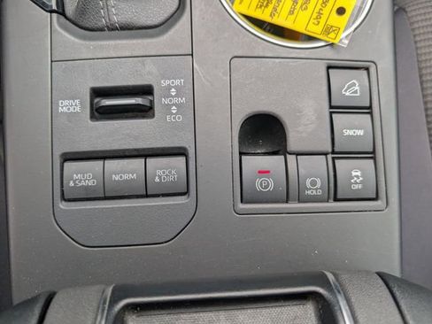 Used 2023 Toyota Highlander L AWD/4WD image 17