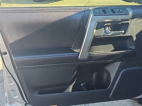 Used 2016 Toyota 4Runner SR5 image 9