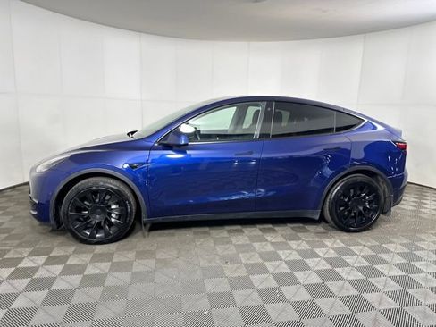 Used 2021 Tesla Model Y Long Range image 6