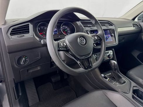 Used 2020 Volkswagen Tiguan SE FWD image 13