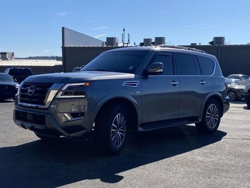Used 2022 Nissan Armada SL w/ Captain's Chairs Package image 8