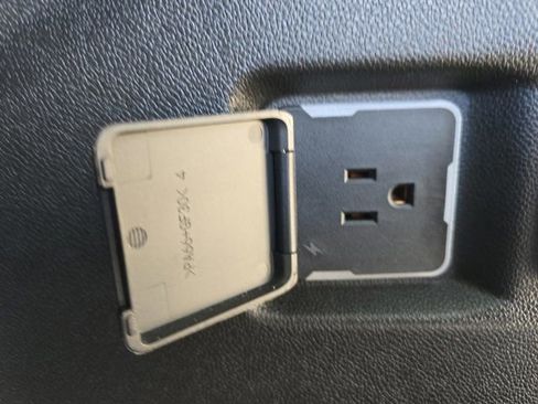 Used 2023 Chevrolet Tahoe High Country image 21