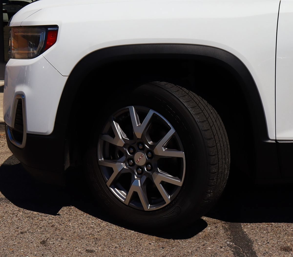 Used 2020 GMC Acadia SLT w/ LPO, Cargo Package FWD image 5