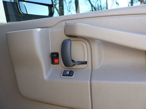 Used 2022 Chevrolet Express 3500 w/ Driver Convenience Package image 37