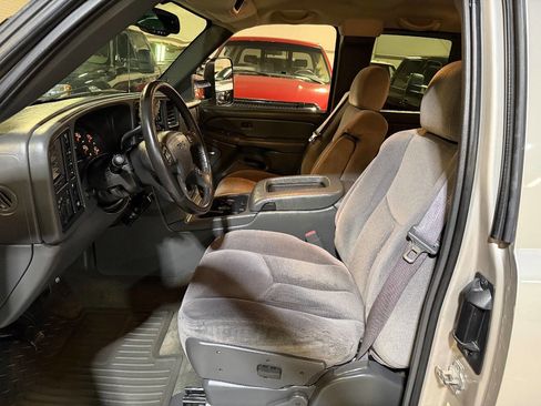 Used 2006 GMC Sierra 3500 SLE w/ Heavy-Duty Power Package image 6