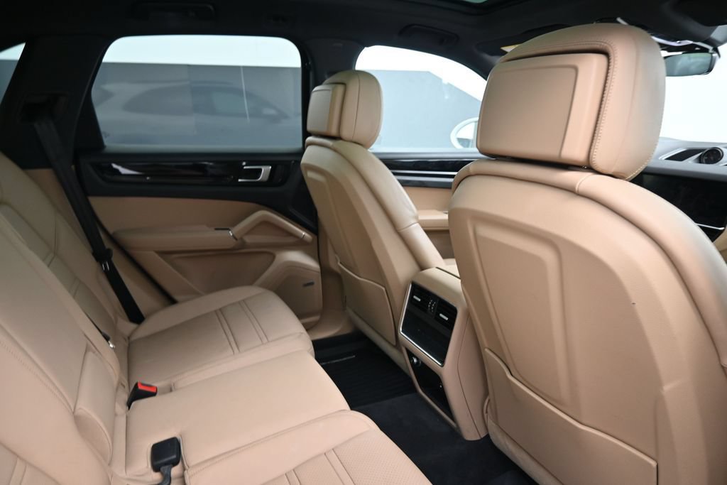 Certified 2022 Porsche Cayenne AWD/4WD image 7