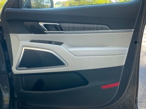 Used 2024 Kia Telluride EX w/ EX Captain's Chair Package image 21