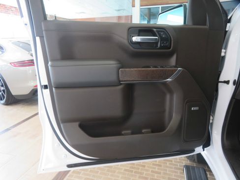 Used 2022 GMC Sierra 1500 Denali w/ Denali Premium Package image 13