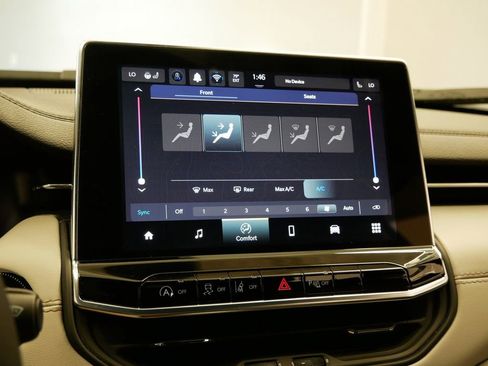 New 2025 Jeep Compass Limited image 31