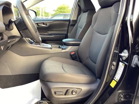 Used 2025 Toyota RAV4 XLE AWD/4WD image 13