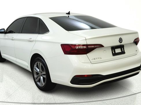 Used 2022 Volkswagen Jetta SE w/ Panoramic Sunroof Package FWD image 5
