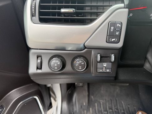 Used 2015 Chevrolet Suburban LT AWD/4WD image 9