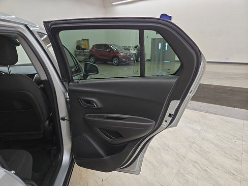 Used 2018 Chevrolet Trax LS image 23