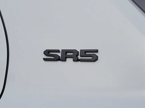 Used 2025 Toyota 4Runner SR5 AWD/4WD image 5