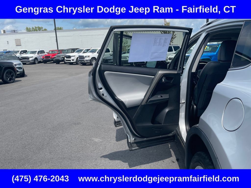 Used 2015 Toyota RAV4 Limited AWD/4WD image 38