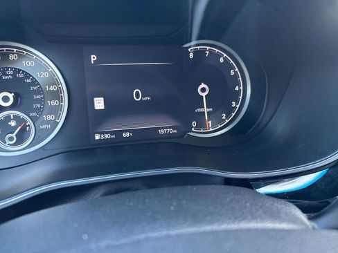 Used 2025 Genesis G70 2.5T image 40