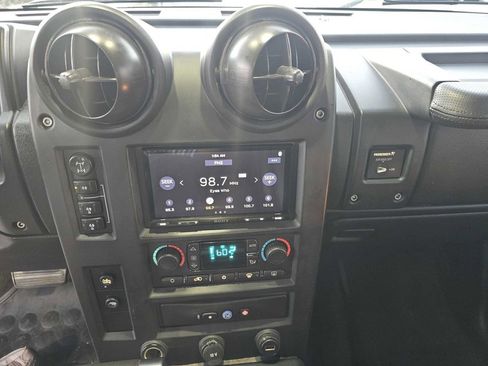 Used 2005 HUMMER H2 w/ Preferred Equipment Group image 21