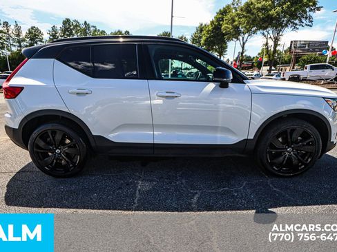 Used 2022 Volvo XC40 P8 Recharge Ultimate image 11