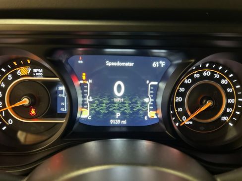 Used 2025 Jeep Wrangler Unlimited Sahara w/ Technology Group AWD/4WD image 19
